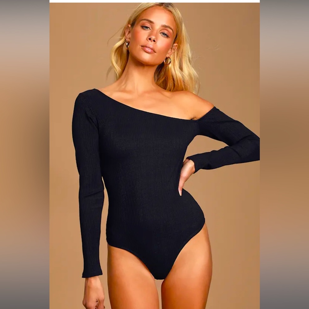 Ellorie Black Ribbed Long Sleeve One-Shoulder Bodysuit- Sz s